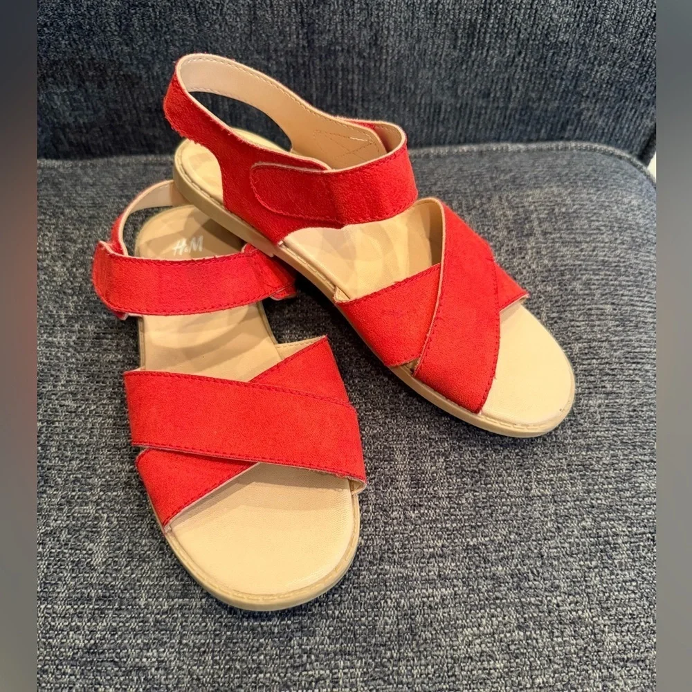 H&M Girls Red Cross-Strap casual coastal fashion chic Sandals Red Size 31 / US 1